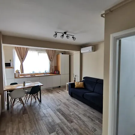 Anthony Summerland Apartmán